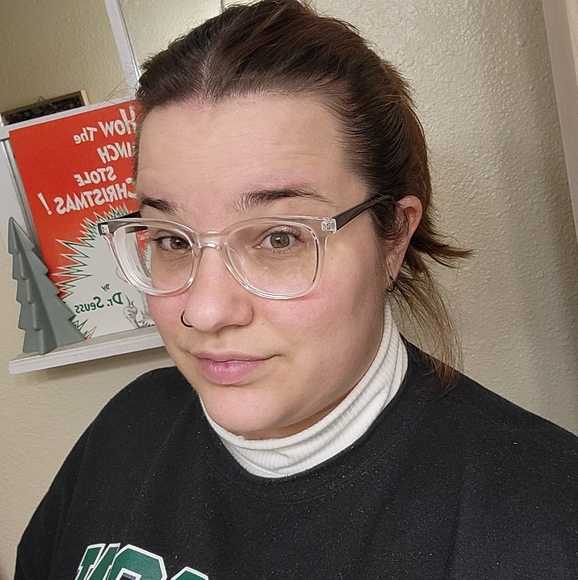 Meet the Posher! Mikaela J 💙 - Picture 4 of 5